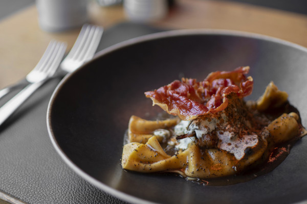 VIDEO: fluweelzachte caramelle pasta met ossobuco & pulled pork