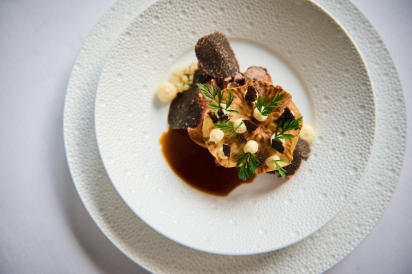 VIDEO: jonge duif uit Anjou met knolselder, wintertruffel & rossini