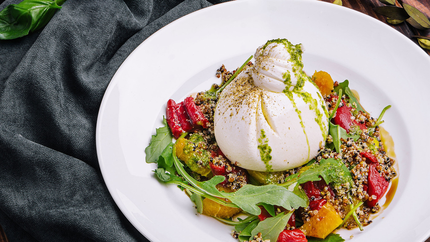 Vandaag op je menu: burrata met sinaasappel, homemade pesto en notencrumble