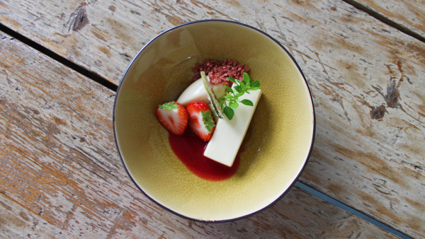 VIDEO: witte en bittere chocolade met basilicum, aardbei, framboos & limoen