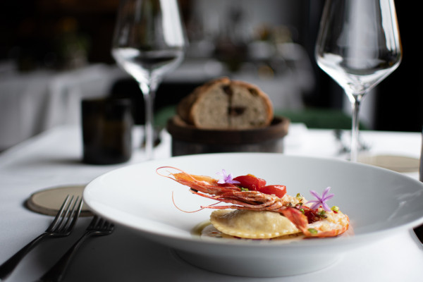 VIDEO: ravioli met krab, koolrabi & gamba