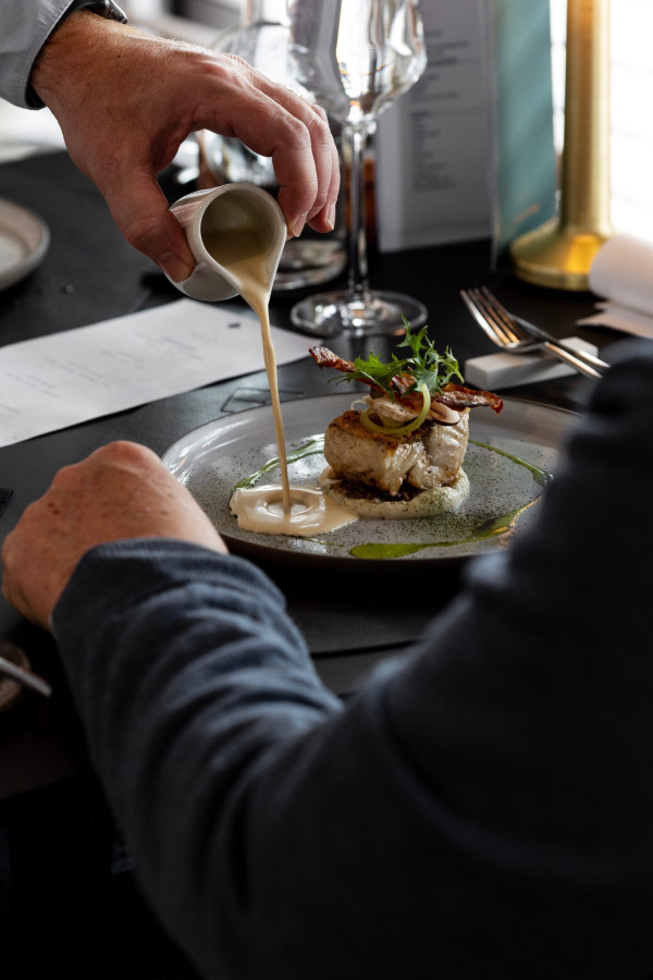 De perfecte afsluiter van een dagje aan de kust? Dat is aan tafel schuiven bij Yelo in de Haan