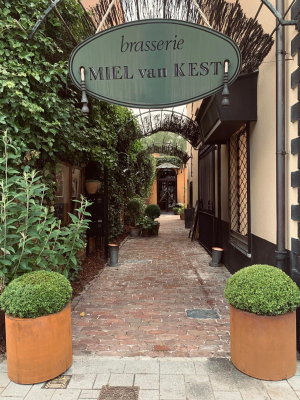 Lekker eten in een nostalgisch kader bij brasserie Miel Van Kest in Tremelo