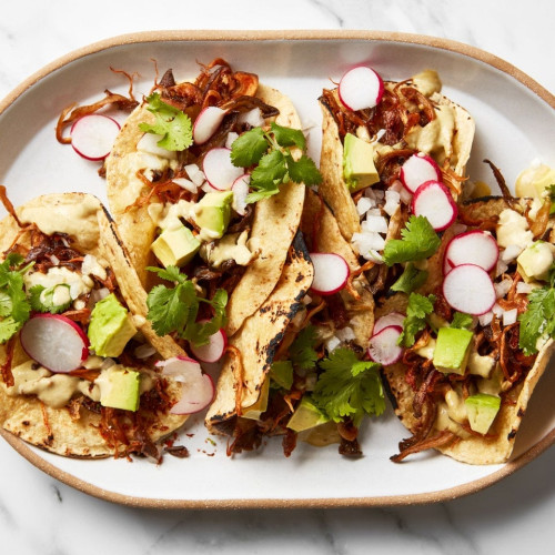 Pulled mushroom taco's met salsa guille