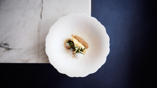 Zeevruchten met kaffir, crème van aardappel, karamel van garnaal & zeewieren