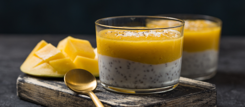 Chiapudding met mango en geraspte kokos
