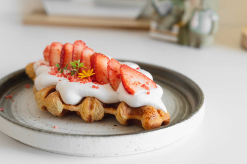 Croffle met slagroom & aardbeien