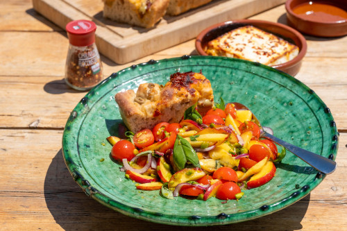 Zomersalade met honing-chili feta en focaccia à la Jelle Beeckman