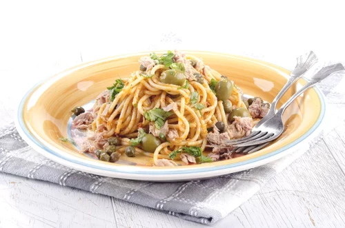 Pasta met tonijn, ei en kappertjes